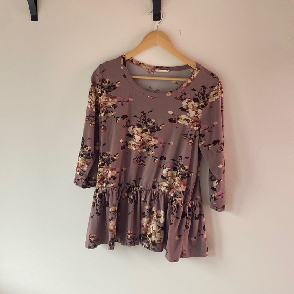 Les Amis Peplum 3/4 sleeve flower top